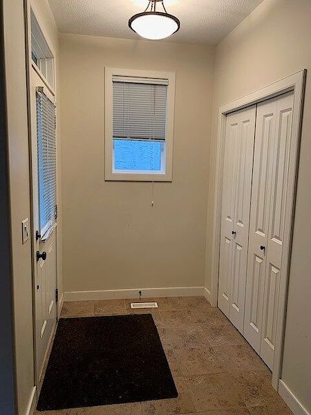 Front+entrance Edmonton 3 bedrooms Duplex for rent. Property photo: 577410-3