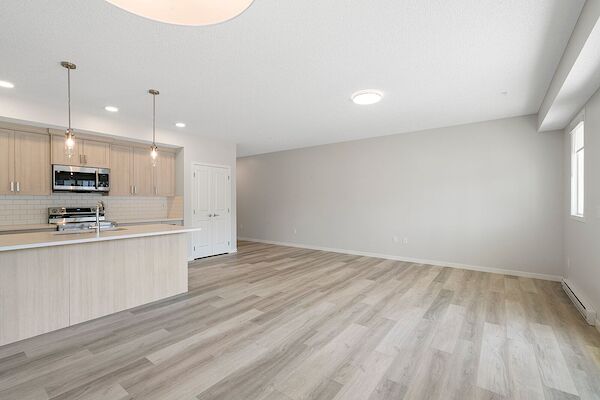 Calgary 2 bedrooms Condo Unit for rent. Property photo: 577583-3