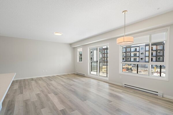 Calgary 2 bedrooms Condo Unit for rent. Property photo: 577583-2
