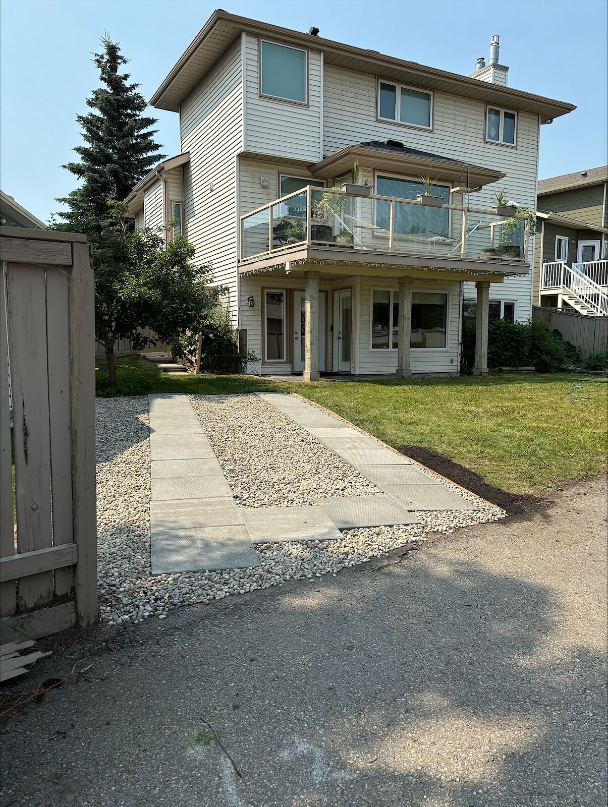 On-Site+parking+and+covered+level+private+entrance Calgary 2 bedrooms Basement for rent. Property photo: 577701-1