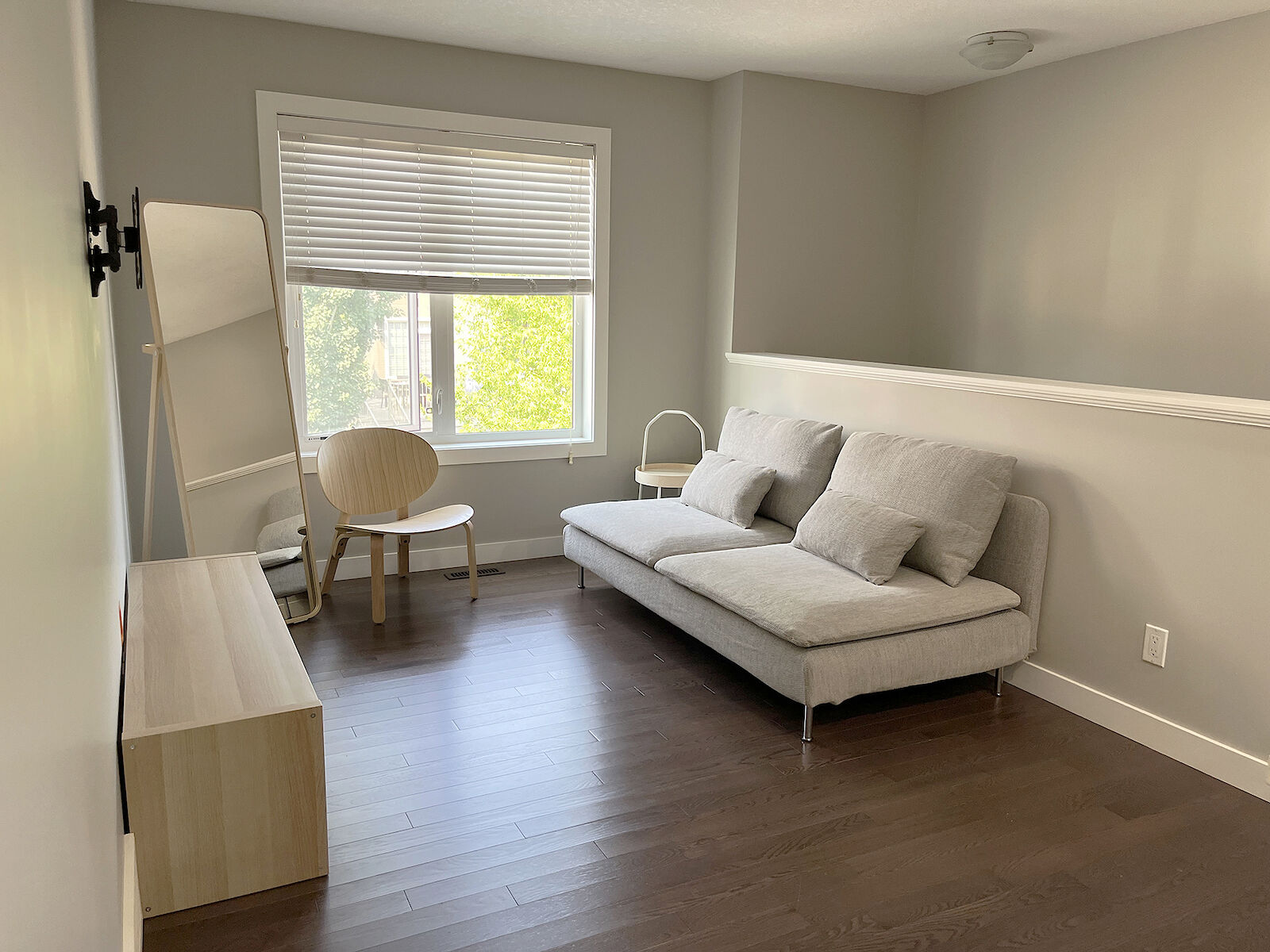 Calgary 1 bedroom House for rent. Property photo: 577794-1