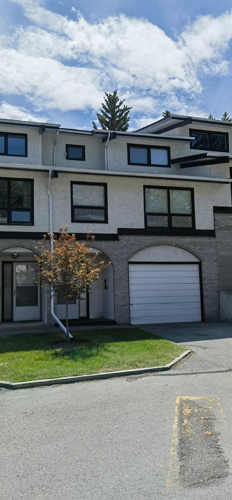 Calgary 2 + Den bedrooms Condo Unit for rent. Property photo: 578105-1