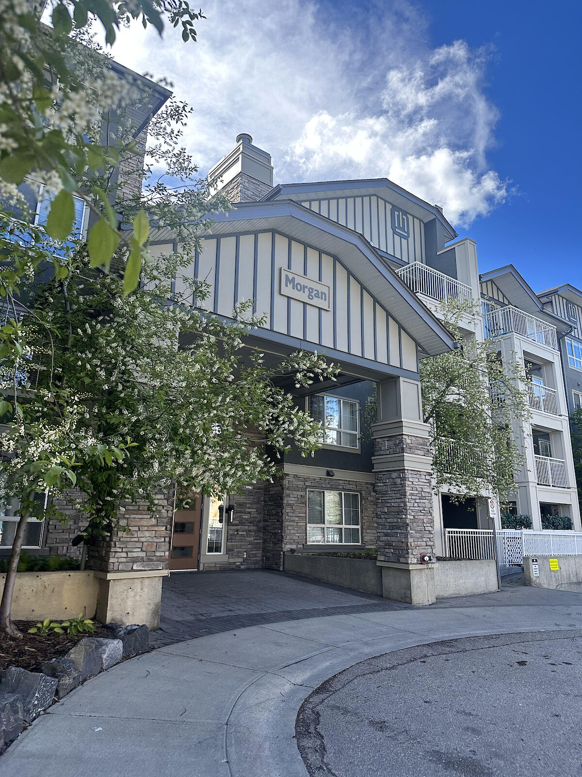 Calgary 1 bedroom Condo Unit for rent. Property photo: 578710-1