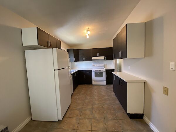 Calgary 4 bedrooms Duplex for rent. Property photo: 578757-2