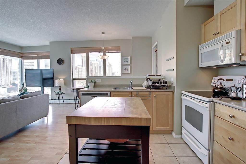 Calgary 2 bedrooms Condo Unit for rent. Property photo: 579238-1