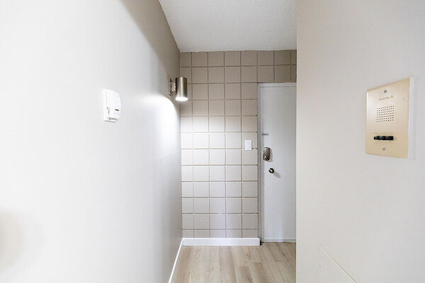 +Elbow+Mission+Apartments+Entryway Calgary 1 bedroom Apartment for rent. Property photo: 579338-2