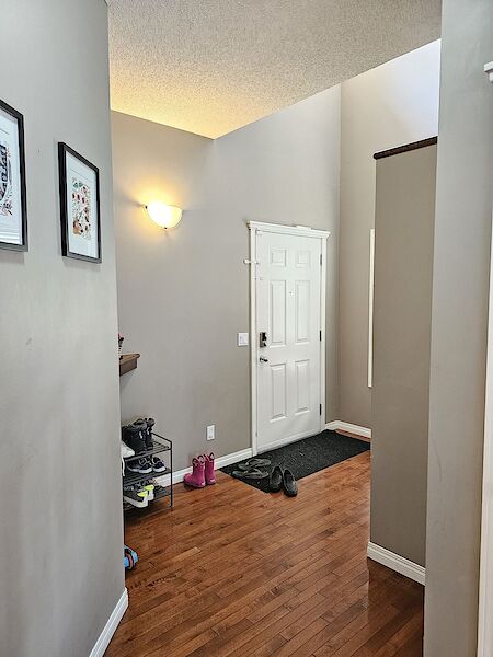 Calgary 4 bedrooms House for rent. Property photo: 579788-2