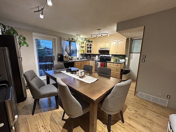 Our+cozy+kitchen Calgary 1 bedroom Room For Rent for rent. Property photo: 580052-2