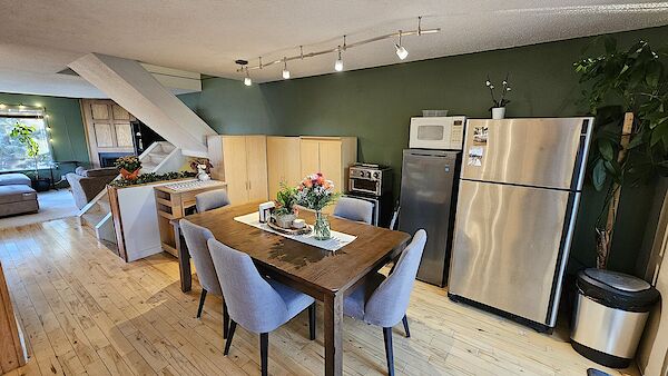 Main+floor+kitchen+storage Calgary 1 bedroom Room For Rent for rent. Property photo: 580052-3