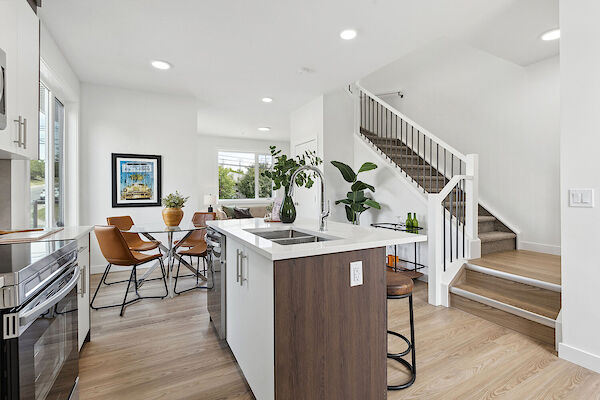 Calgary 2 bedrooms Townhouse for rent. Property photo: 581195-2