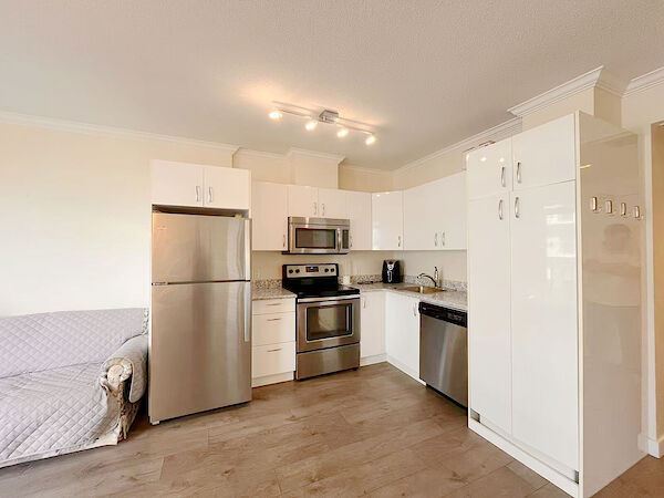 Calgary 2 bedrooms Condo Unit for rent. Property photo: 581274-2