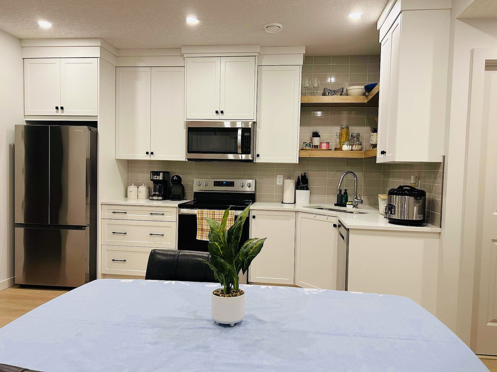 Calgary 1 bedroom Basement for rent. Property photo: 581485-1