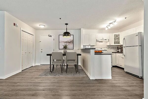 Calgary 2 bedrooms Condo Unit for rent. Property photo: 582406-3