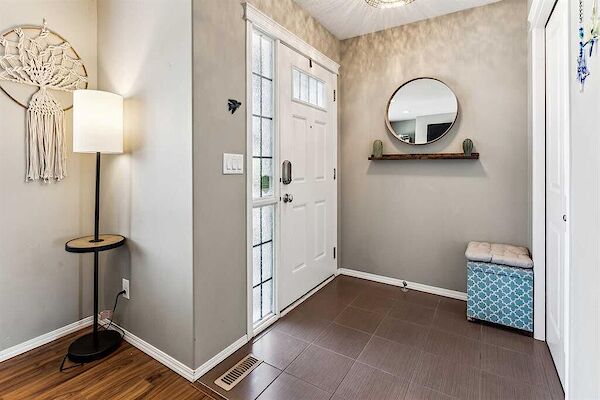 Calgary 3 bedrooms Room For Rent for rent. Property photo: 582722-2