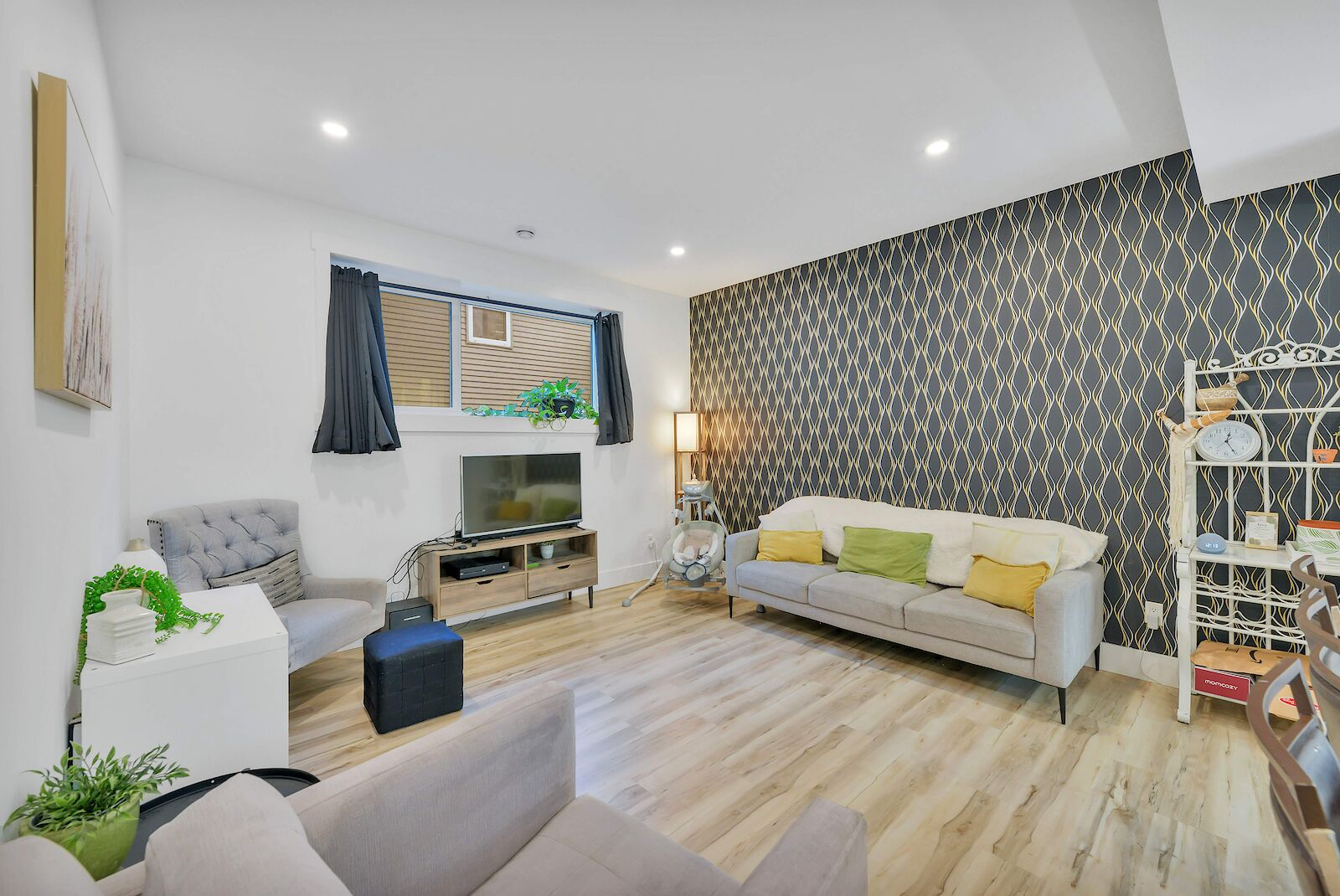 Sylvan Lake 2 bedrooms Basement for rent. Property photo: 582746-1