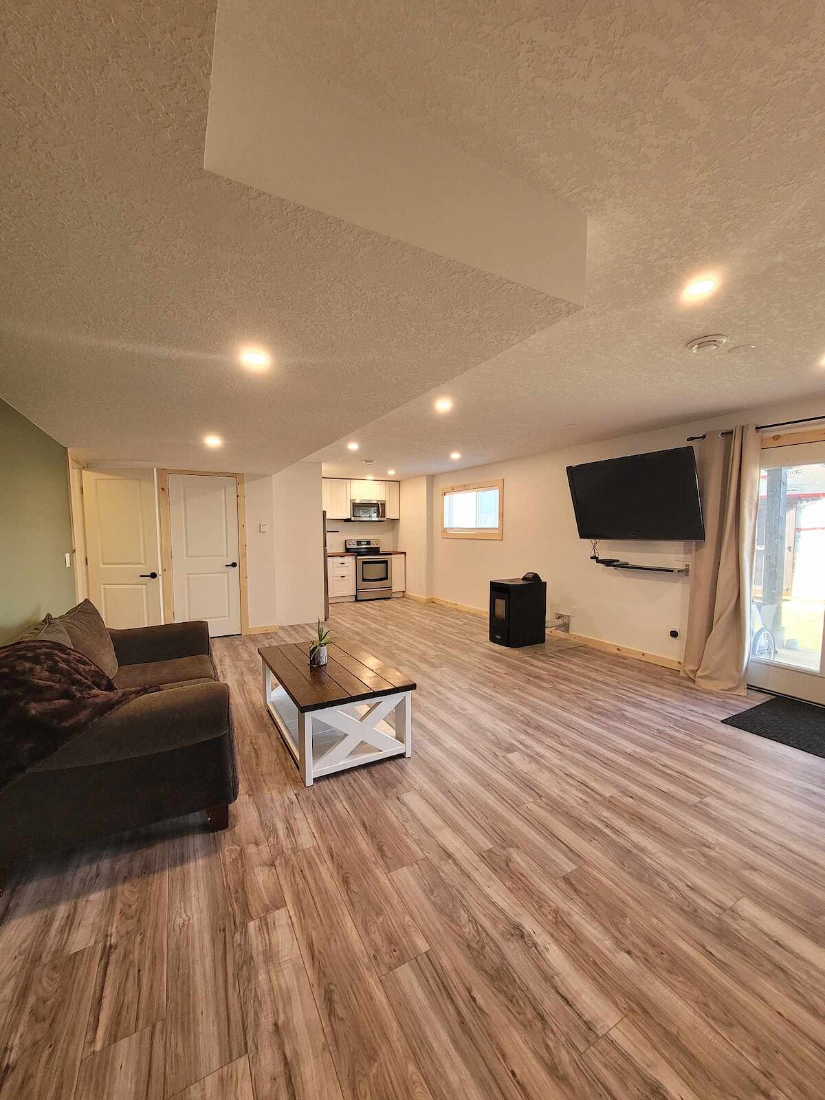 Diamond Valley 1 bedroom Basement for rent. Property photo: 582907-1