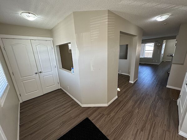 Calgary 3 + Den bedrooms Main Floor for rent. Property photo: 583895-3