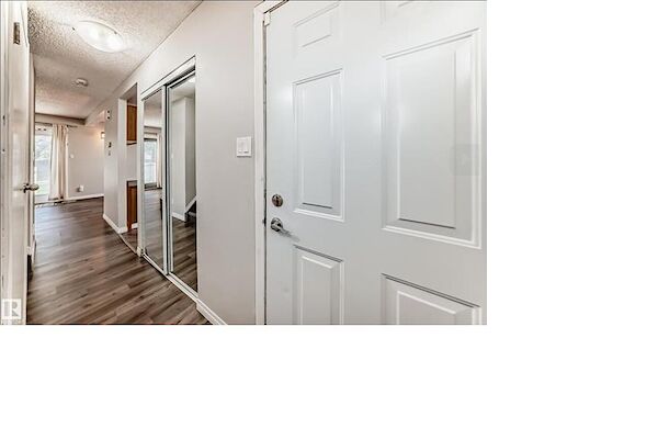 Edmonton 2 + Den bedrooms Townhouse for rent. Property photo: 584287-2