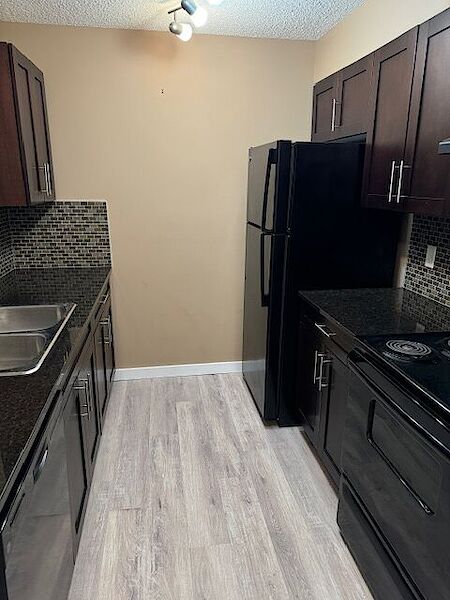 Edmonton 2 bedrooms Condo Unit for rent. Property photo: 585195-3