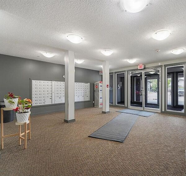 Edmonton 2 bedrooms Condo Unit for rent. Property photo: 585195-2