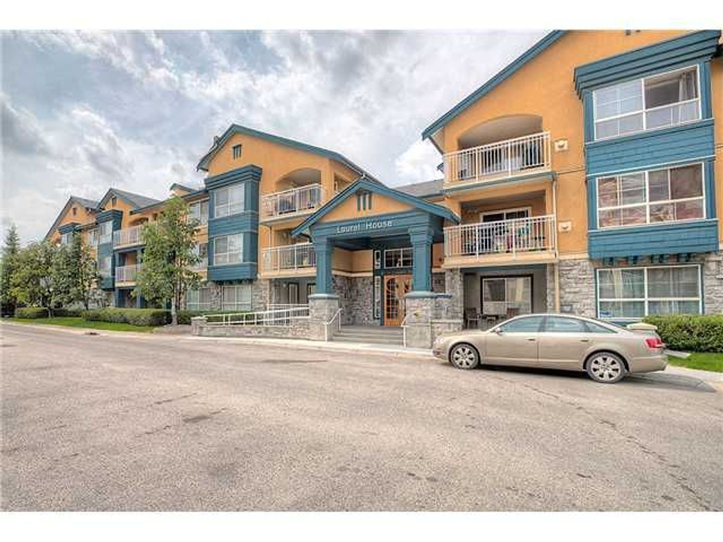 Calgary Apartment For Rent | Lincoln Park | Modern 1-Bedroom Condo for Rent