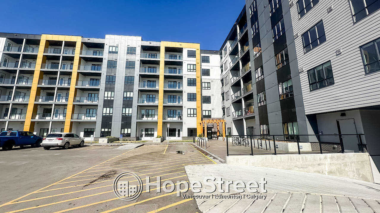 Calgary 2 + Den bedrooms Condo Unit for rent. Property photo: 585503-1