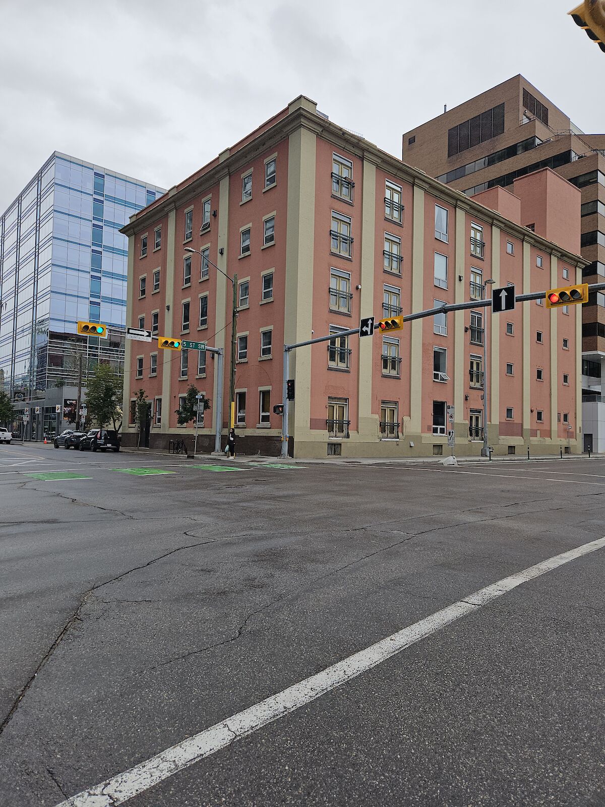 Calgary studio Loft for rent. Property photo: 586031-1