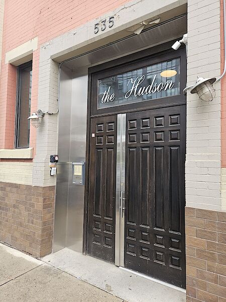 Calgary studio Loft for rent. Property photo: 586031-2