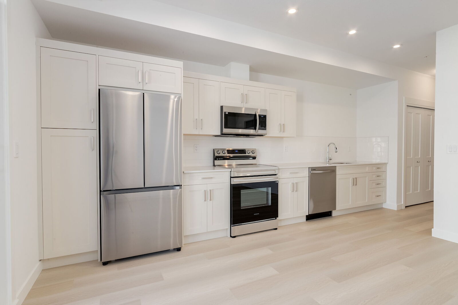 Calgary 1 bedroom Condo Unit for rent. Property photo: 586314-1