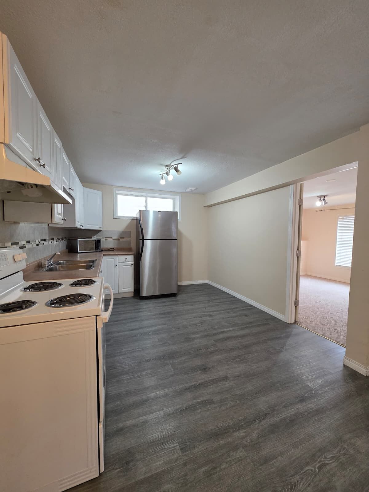 Calgary 1 bedroom Basement for rent. Property photo: 586366-1