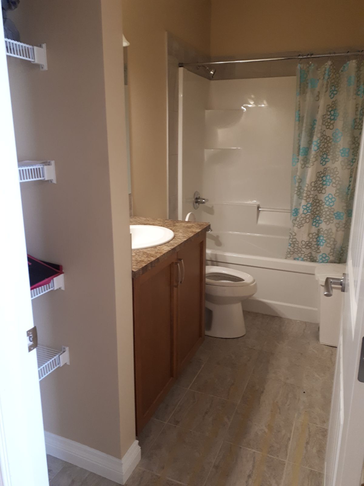 Calgary 2 bedrooms Basement for rent. Property photo: 586572-1