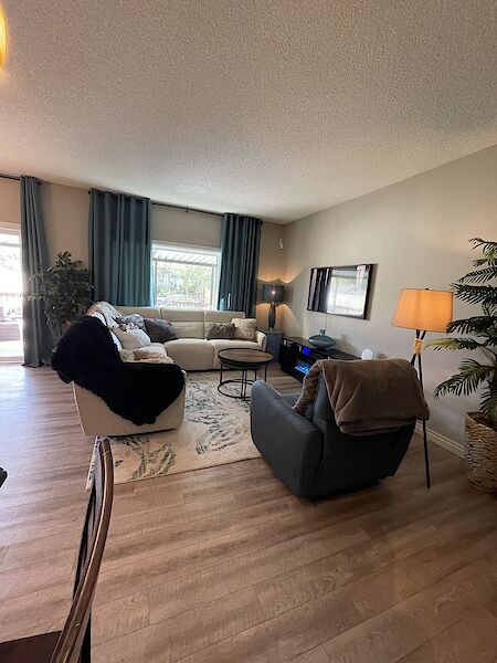 Calgary 4 + Den bedrooms House for rent. Property photo: 586719-2