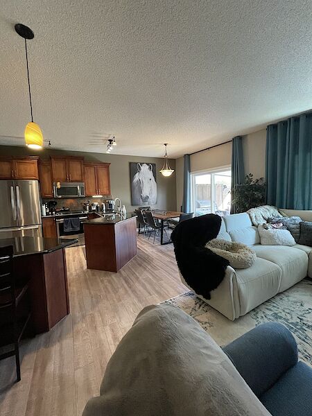 Calgary 4 + Den bedrooms House for rent. Property photo: 586719-3