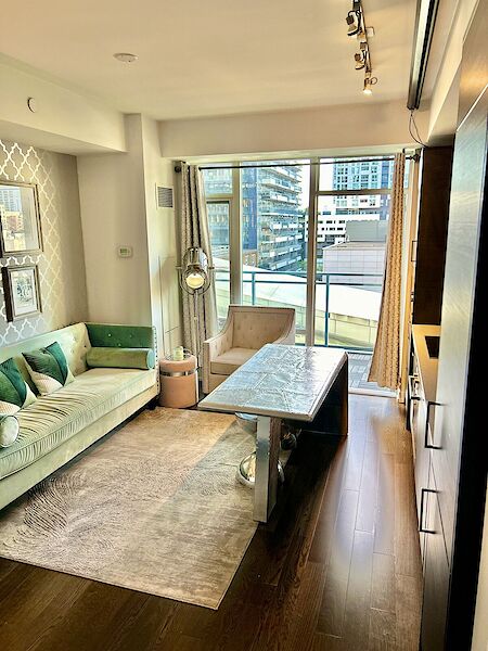 Toronto studio Condo Unit for rent. Property photo: 587565-3