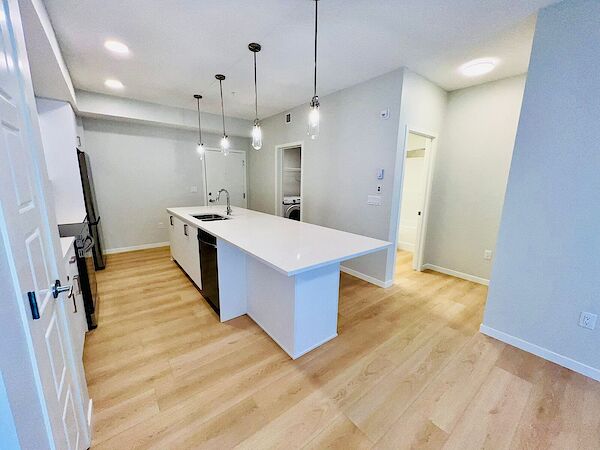 Calgary 2 bedrooms Condo Unit for rent. Property photo: 587874-3