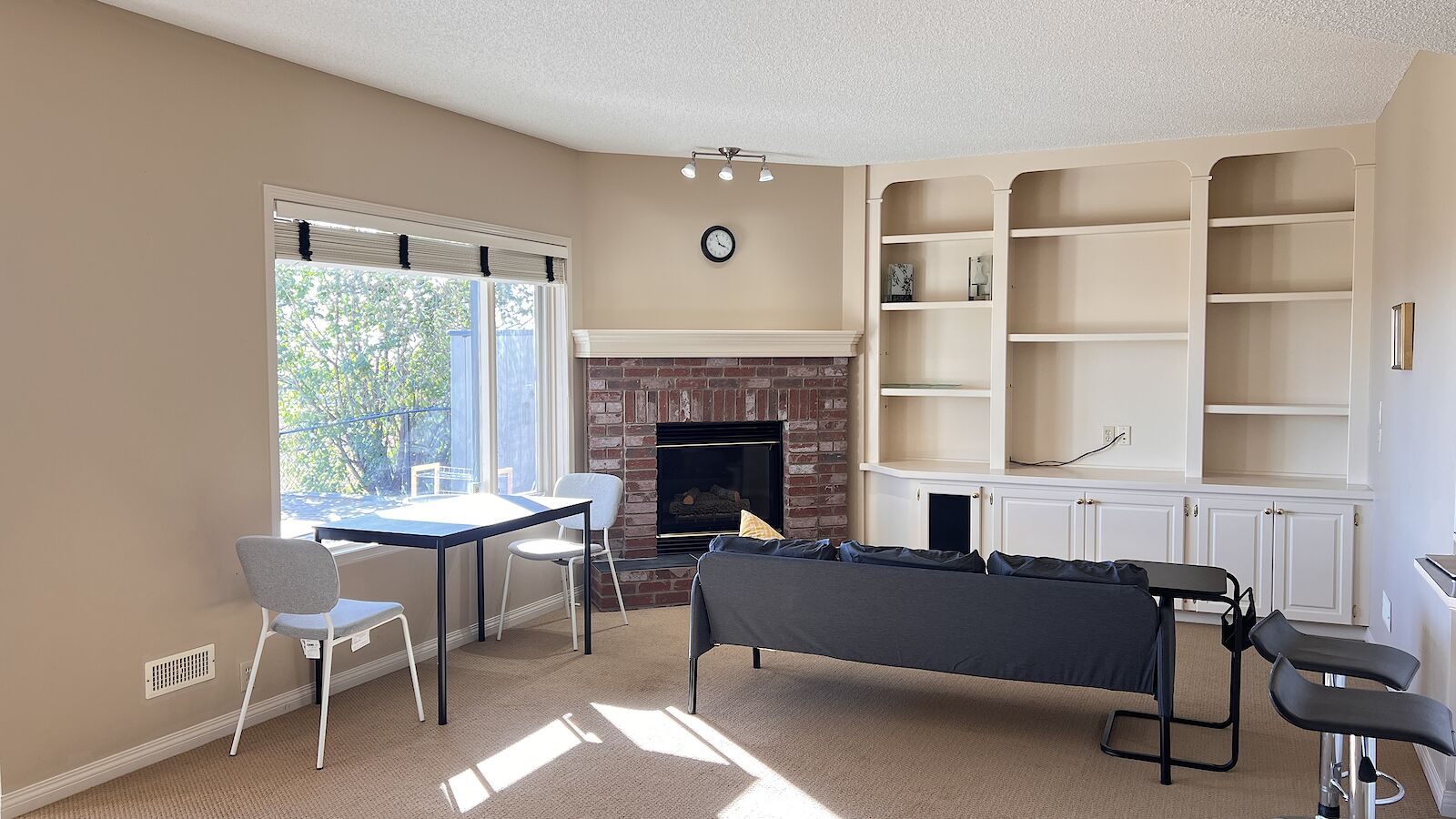 Calgary 2 bedrooms Basement for rent. Property photo: 587922-1