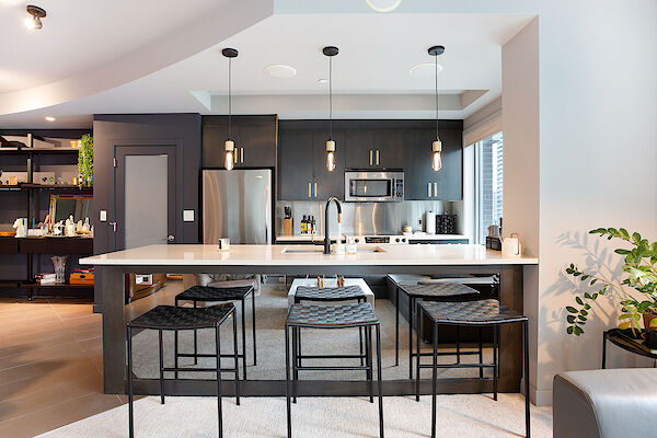 Calgary 2 bedrooms Condo Unit for rent. Property photo: 588248-2