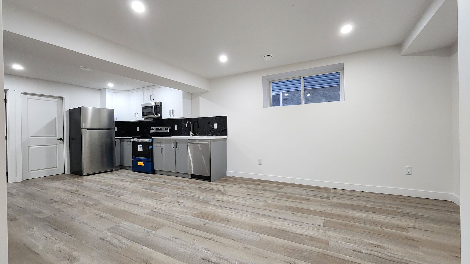 Cochrane 2 bedrooms Basement for rent. Property photo: 588313-1