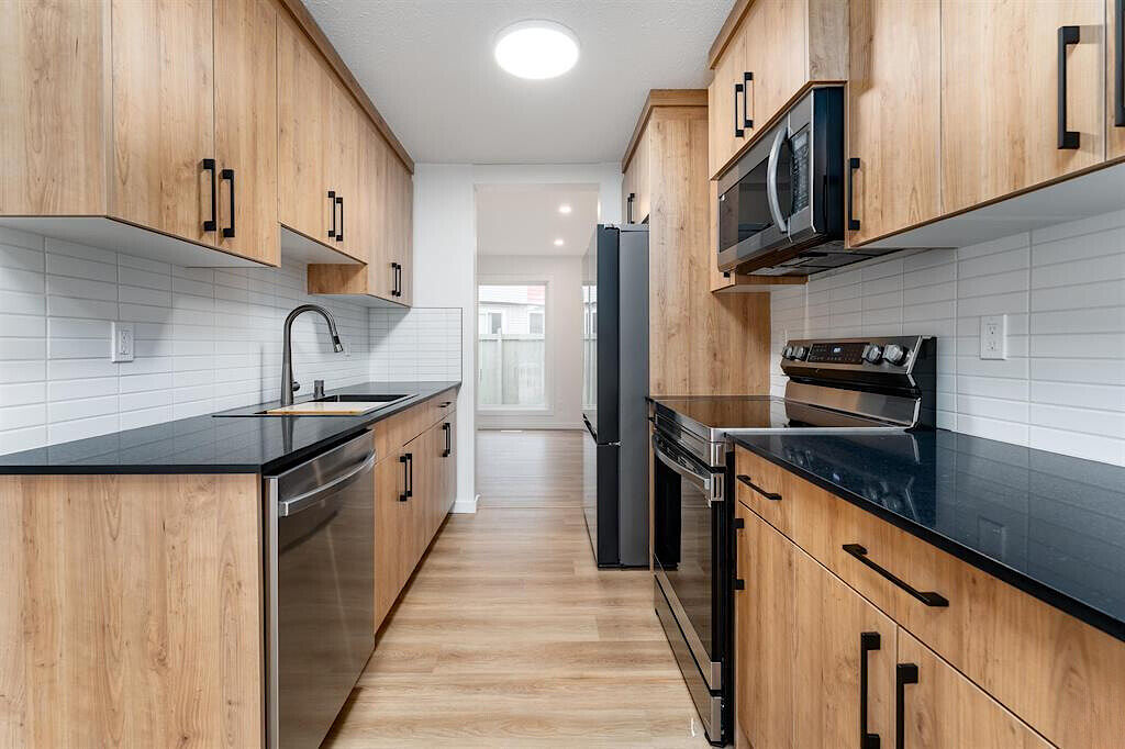 Edmonton 3 bedrooms Townhouse for rent. Property photo: 588912-1