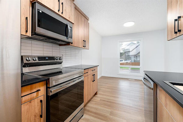 Edmonton 3 bedrooms Townhouse for rent. Property photo: 588912-2