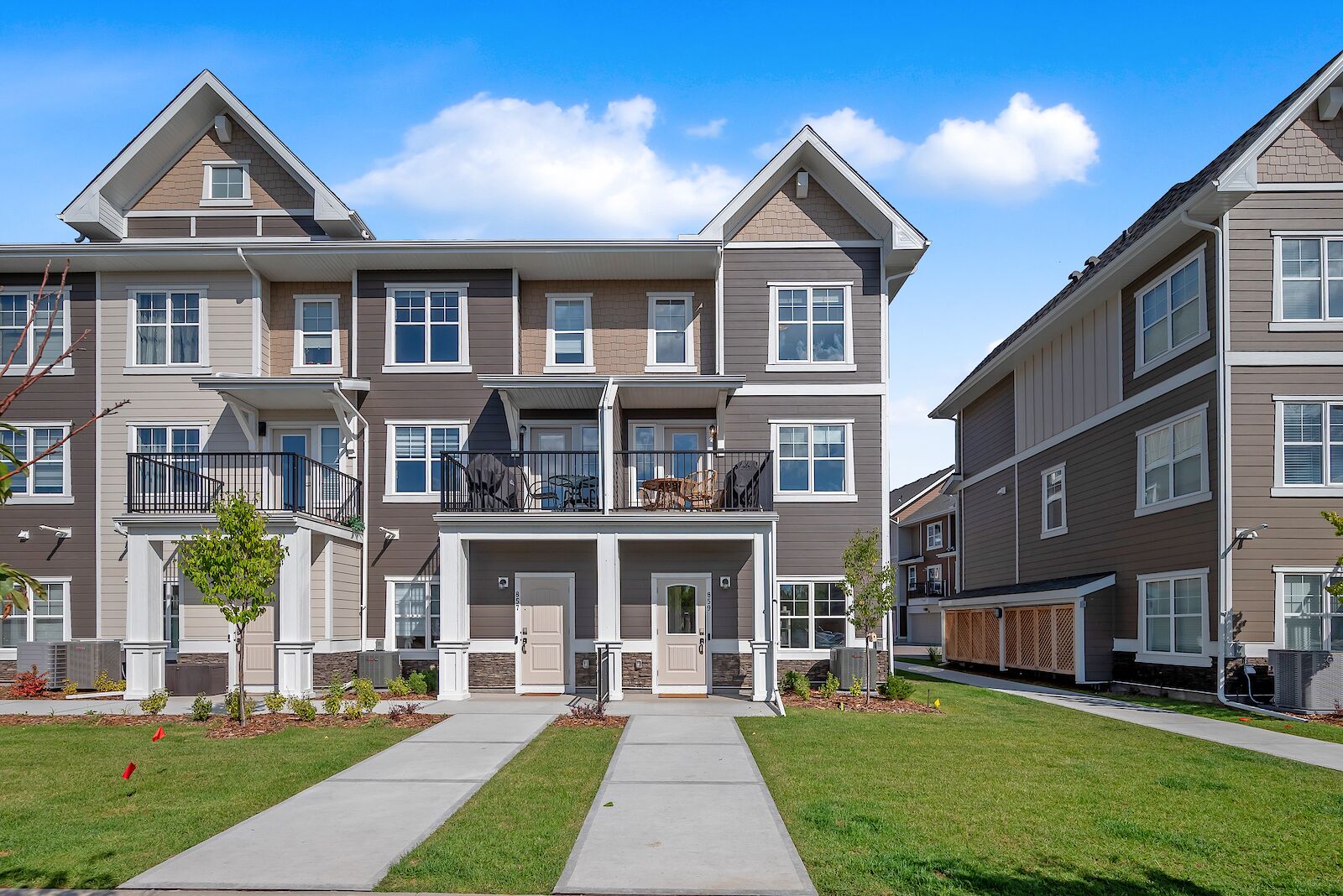 Calgary 3 + Den bedrooms Townhouse for rent. Property photo: 589290-1