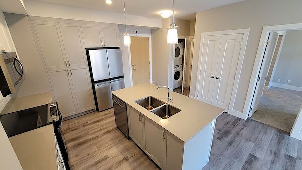 Calgary 2 bedrooms Condo Unit for rent. Property photo: 590061-2