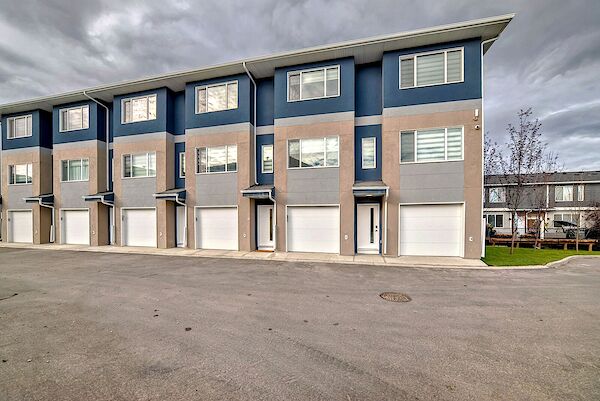 Calgary 2 + Den bedrooms Townhouse for rent. Property photo: 591032-2