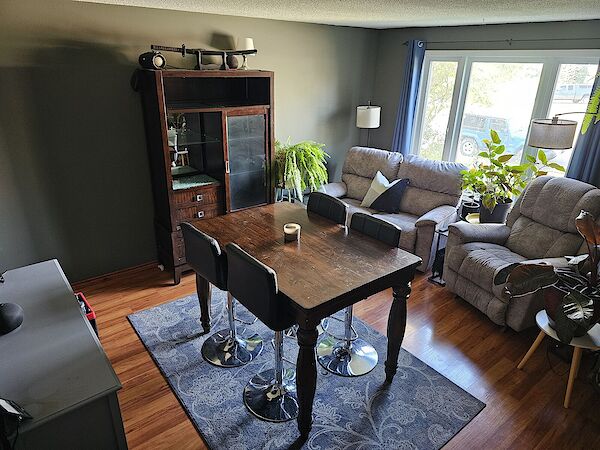 Calgary 3 + Den bedrooms Duplex for rent. Property photo: 591112-3