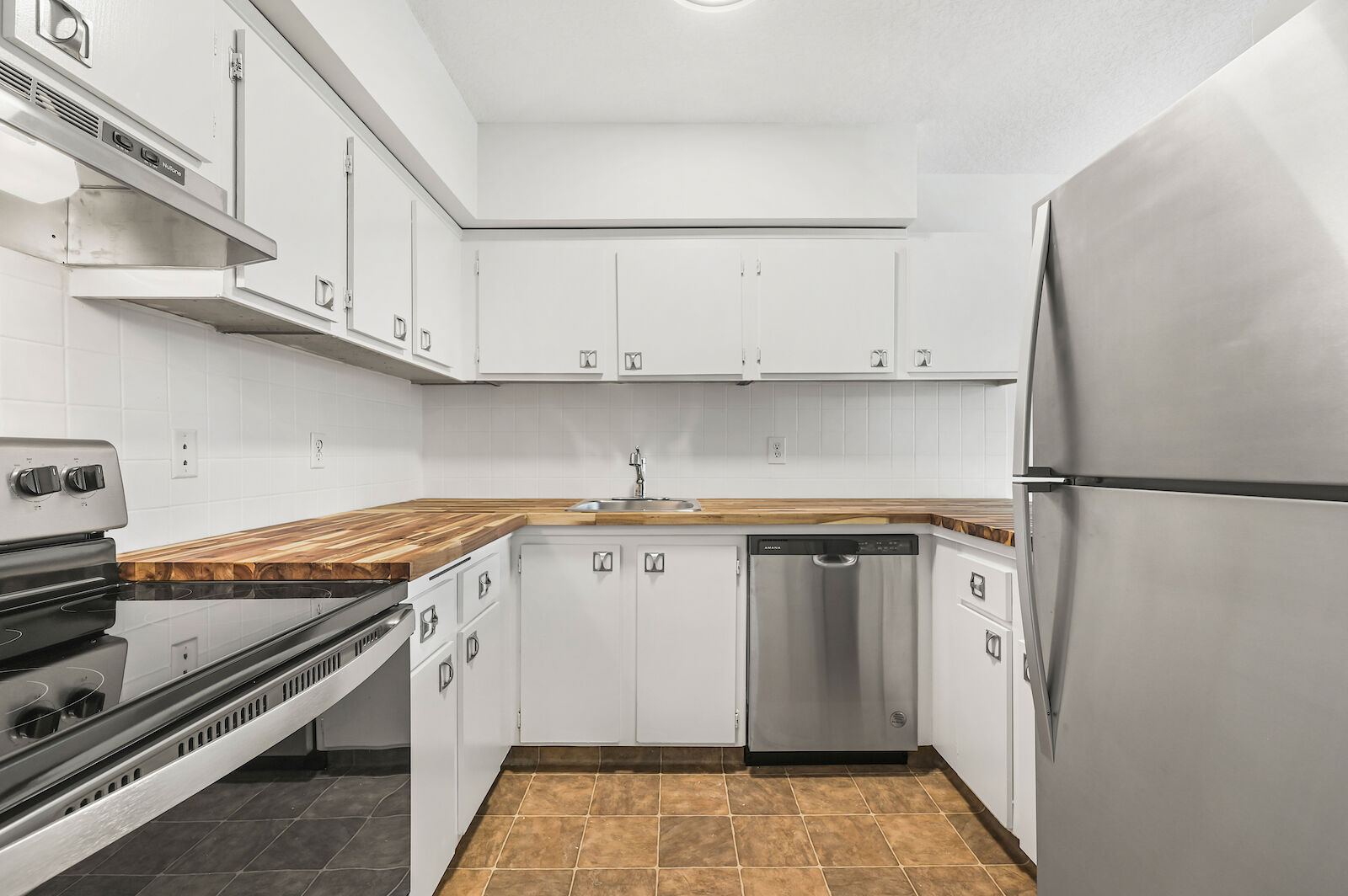 Calgary 2 bedrooms Condo Unit for rent. Property photo: 591731-1