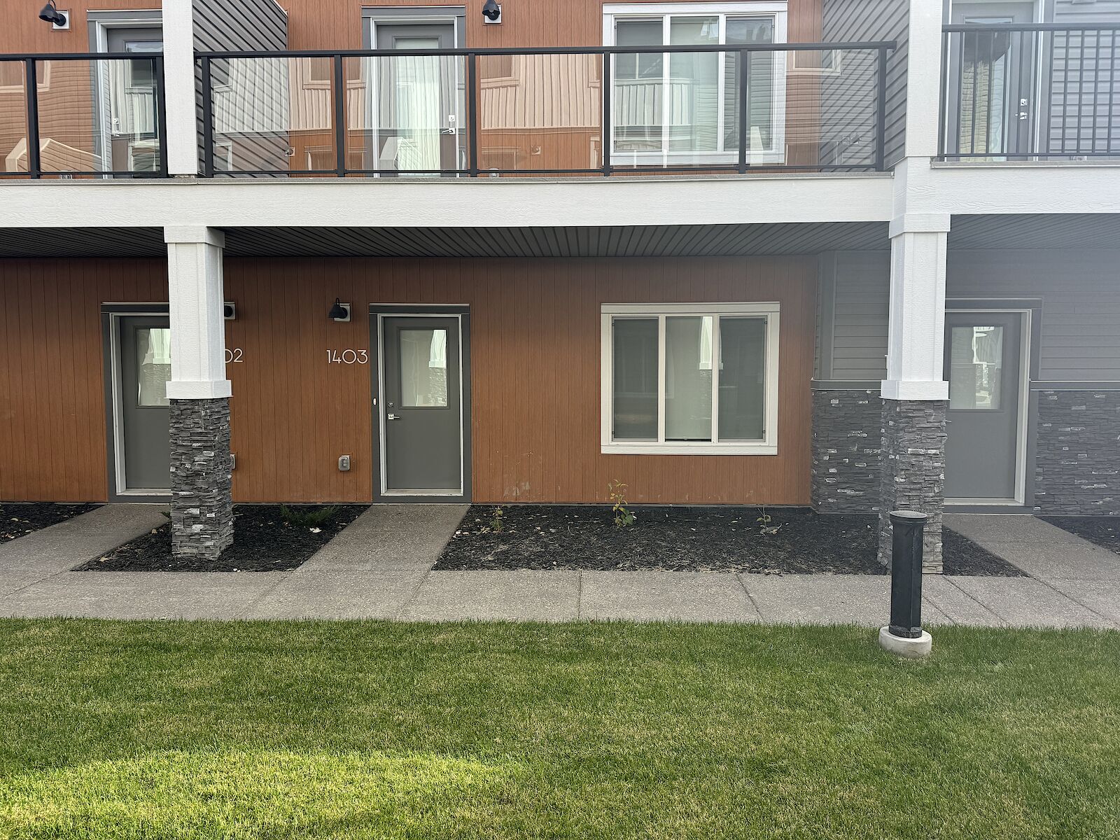 Chestermere 4 bedrooms Townhouse for rent. Property photo: 591858-1