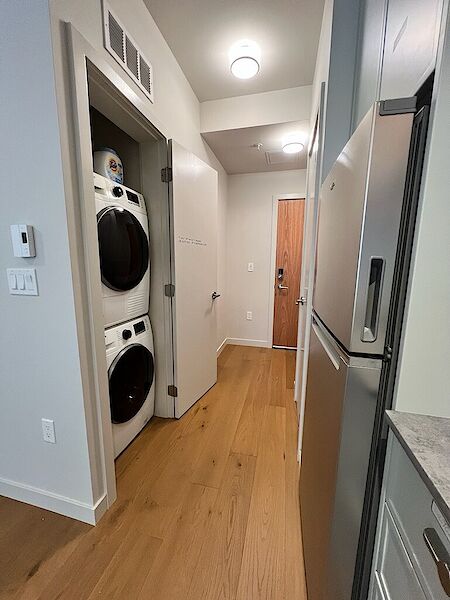 Victoria studio Condo Unit for rent. Property photo: 591900-3