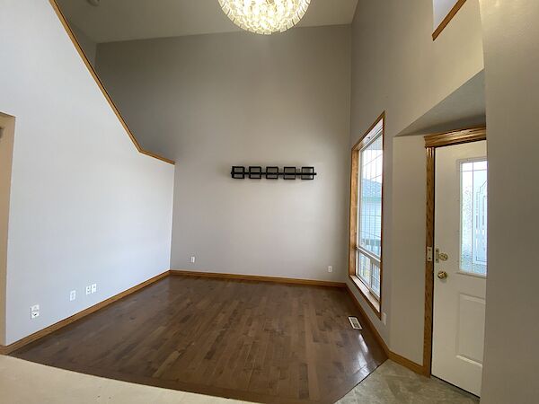 Calgary 3 bedrooms Main Floor for rent. Property photo: 592021-3