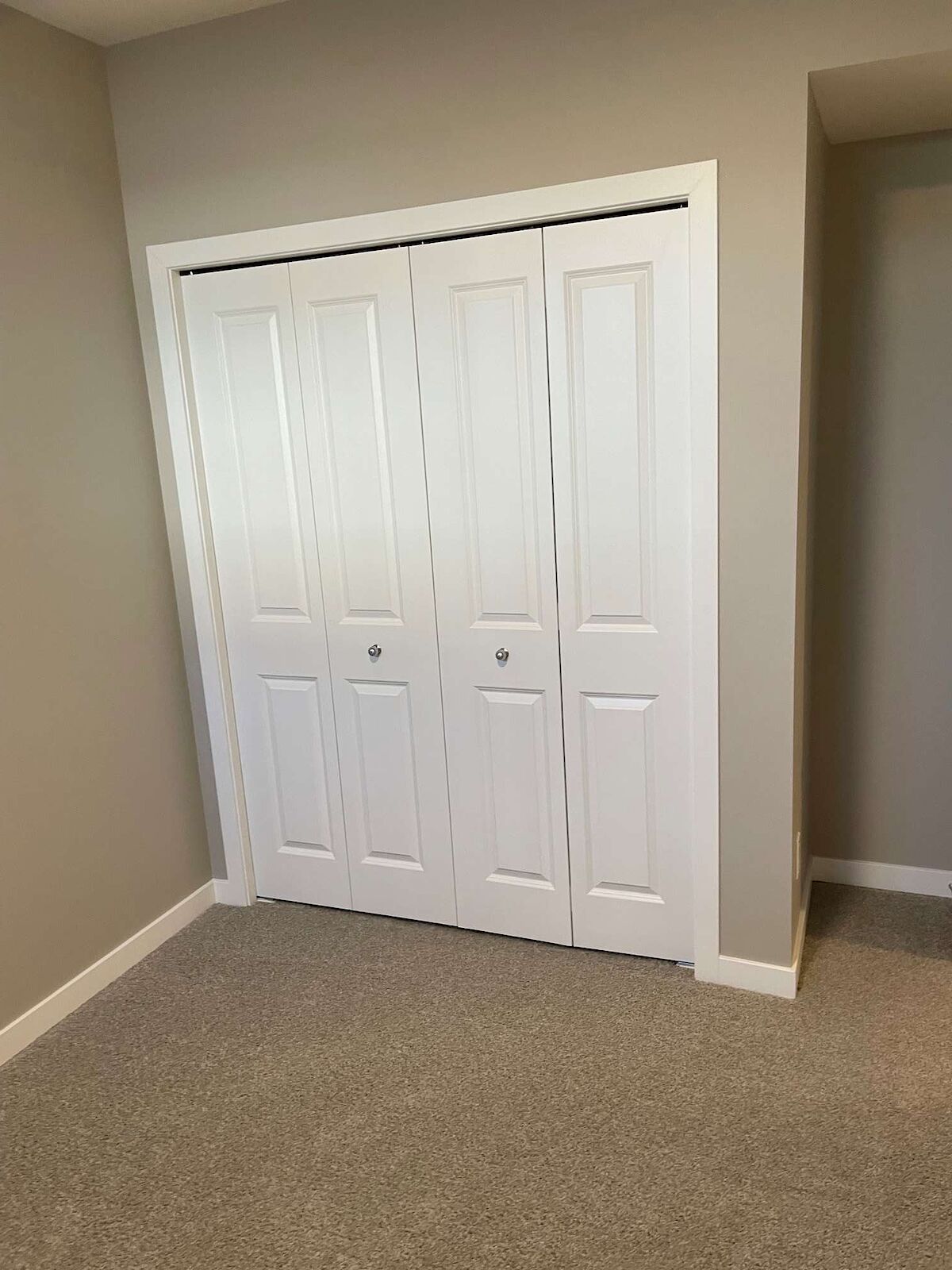 Calgary 2 + Den bedrooms Basement for rent. Property photo: 592458-1