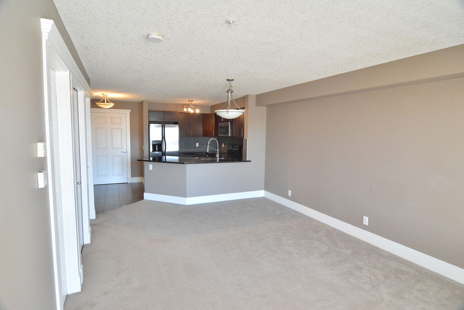 Calgary 1 bedroom Condo Unit for rent. Property photo: 592698-1